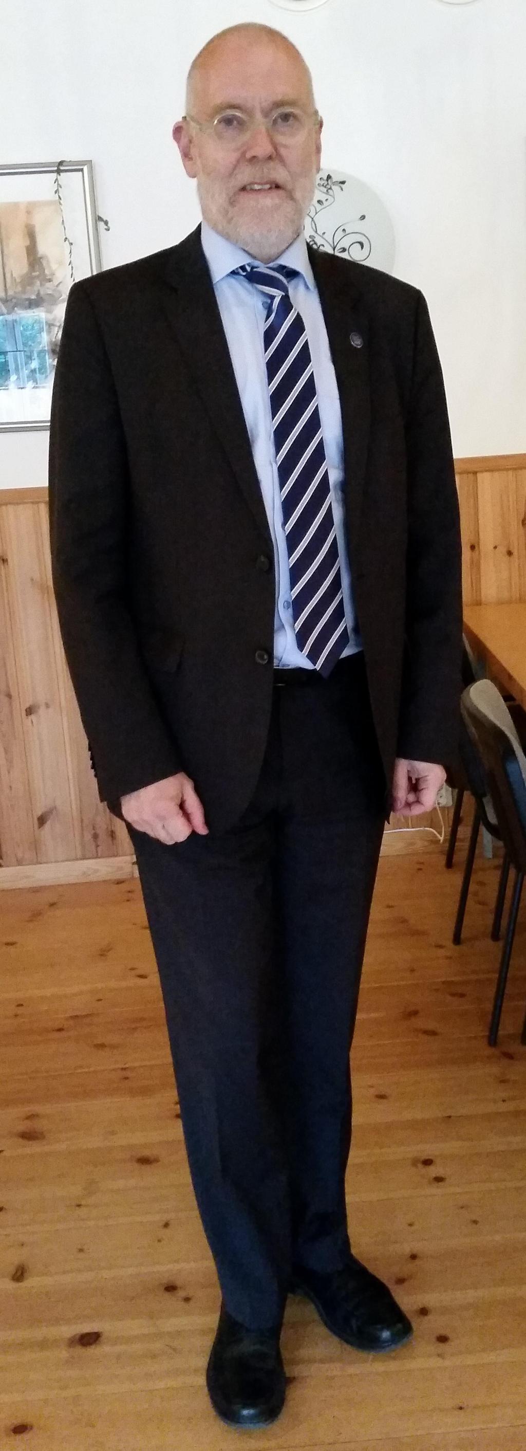 Suurlähettiläs Matti Anttonen Suurlähettiläs Matti Anttonen vieraili Suomituvalla 2017-09-19. Tämä kuului osana hänen tutustumiskierrosta ympäri Ruotsin maata.