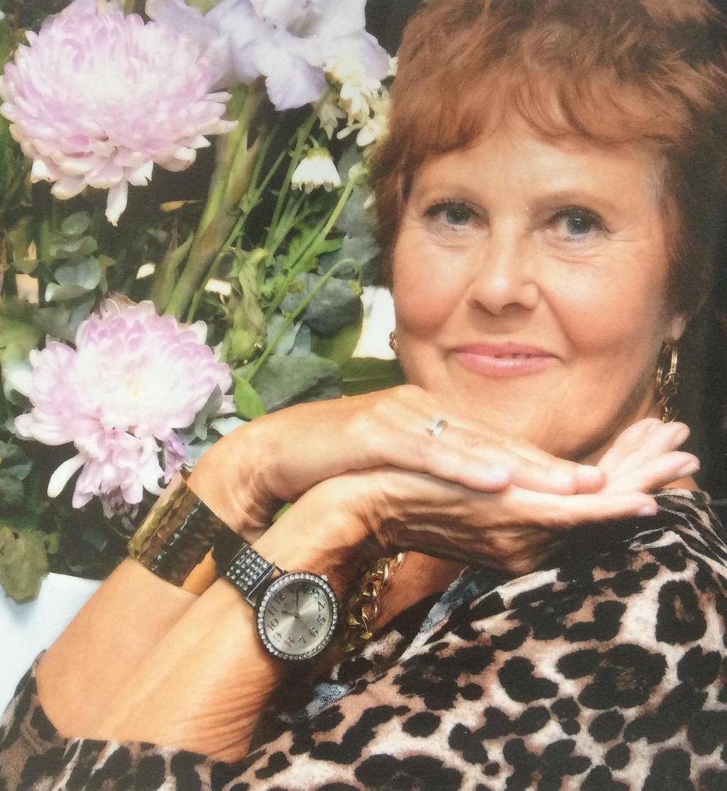 Katajainen kansa esittelyssä Pauliina Mäkinen Pauliina vietti lapsuuden ja kouluajan Merikarvian Lauttajärvellä, missä hän syntyi 1947 viimeisenä seitsen lapsiseen perheeseen.
