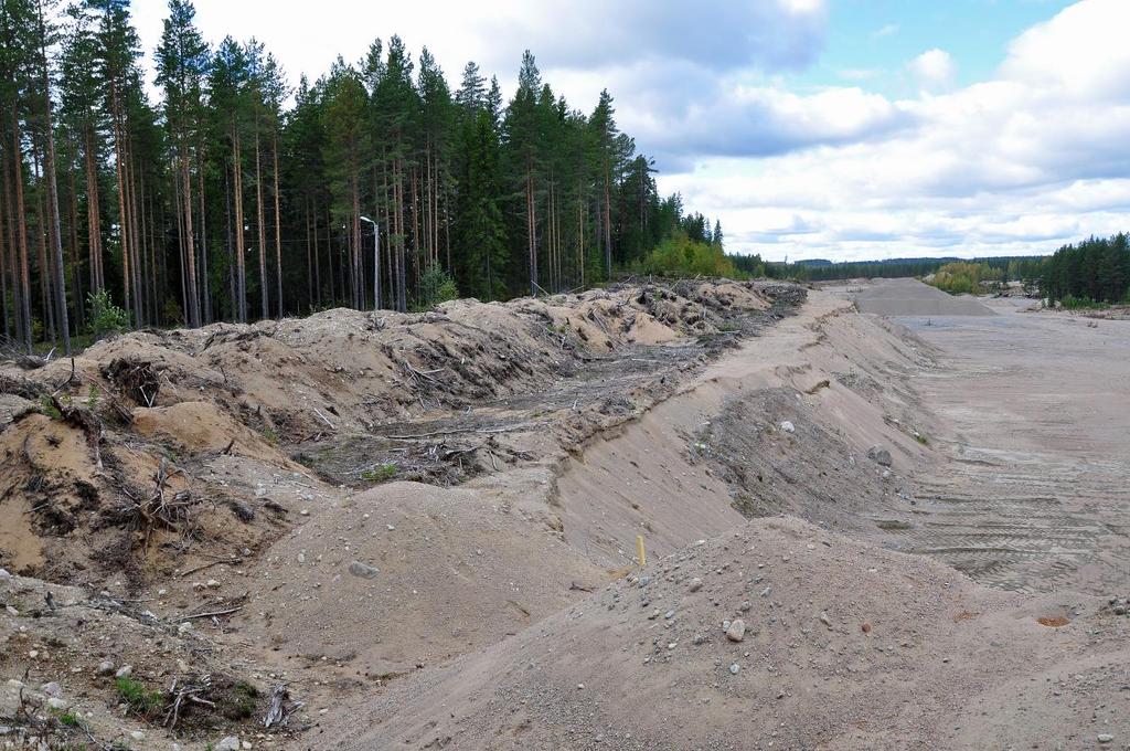 31 Kuva 6. Uuraisten Kangashäkin harjualueen soranottoaluetta 96. Kattilaniemen harjualue Pohjavesialueen nro ja lk: - Harjualueen nro: 54.