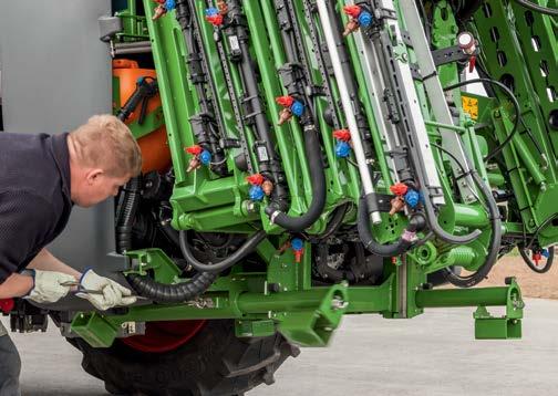 suhteen mahdollisimman edullisesti. Tämän takaamiseksi UF 02:n vetovarsilla on kaksi eri asentoa erilaisia traktoreita varten.