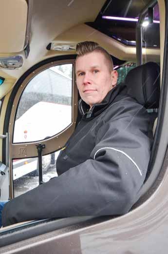 Asennetta löytyy, Sami kiittelee. Mutta pysyviä konkareitakin talossa on paljon ja bussialalle tyypillisiä ammattiaan vaihtaneitakin.