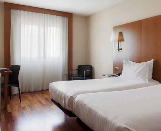 com/hotels/travel/reuta-ac-hotel-tarragona/ Huoneet: 115 huonetta, joissa suihku/kylpy, wc, puhelin, tv, minibaari, hiustenkuivaaja, ilmainen Wi-Fi ja puulattia.