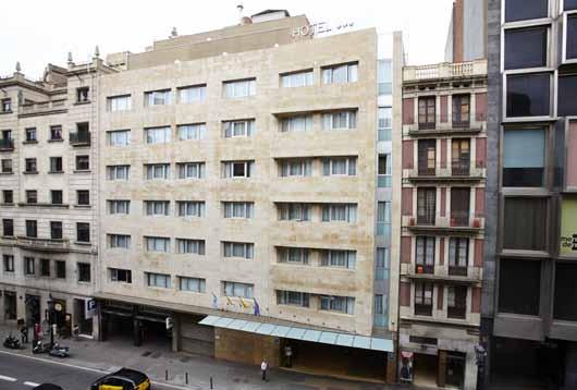 Hotelli HCC Montblanc *** Hyvällä paikalla Barcelonan keskustassa vilkasliikenteisen kadun varrella lähellä Katalonian aukiota ja Barrio Góticoa. La Ramblan kävelykadulle on n.