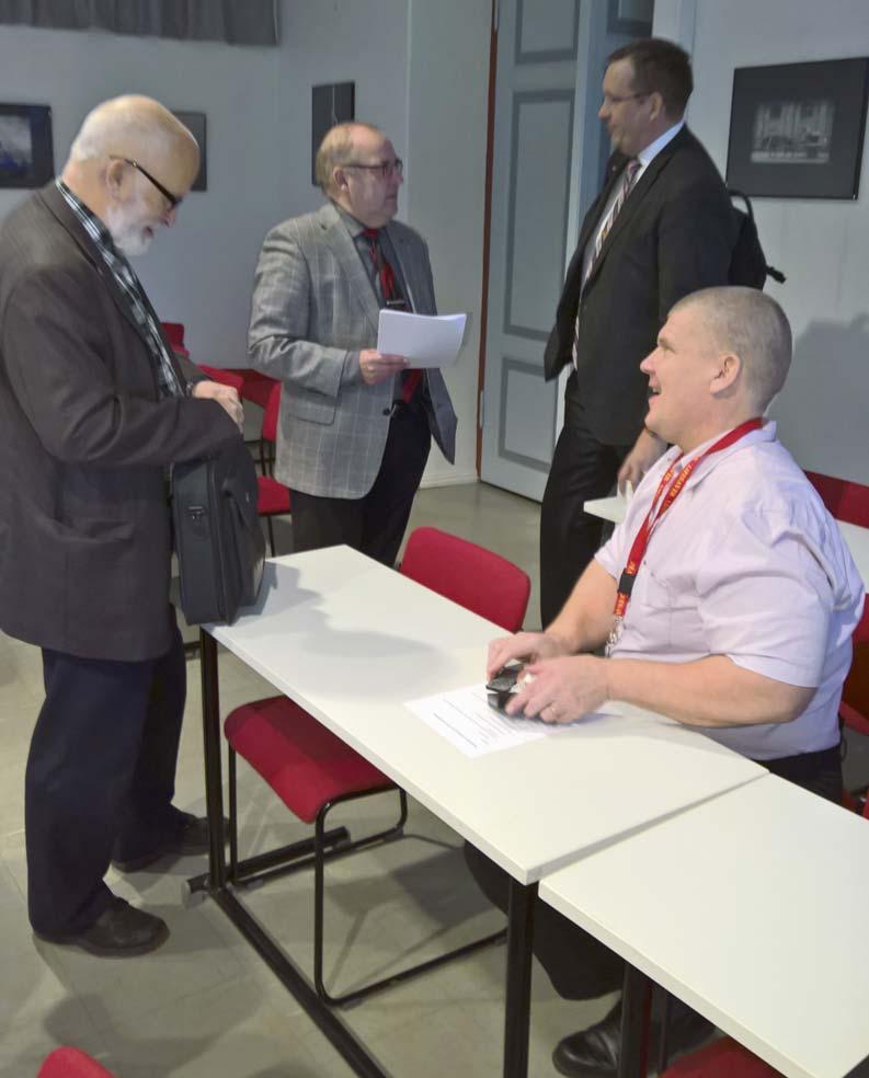 Kokous ja sen jälkeen kuultu esitelmä puhutti vielä tilaisuuden päätyttyä.