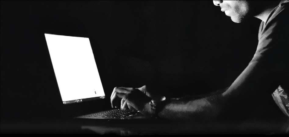 INFORMAATIO aseena taistelussa ihmisten mielistä 44 Informaatiovaikuttaminen on suunnitelmallista toimintaa, jolla pyritään vaikuttamaan informaation sisältöön ja kulkuun halutun vaikutuksen