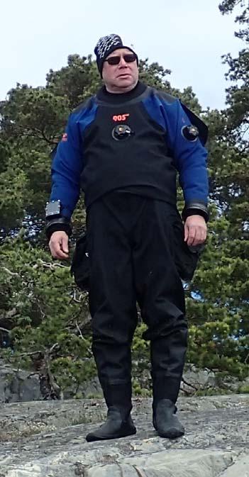 Simput tutuiksi Marko Hutka Marko Hutka sukellusten välisellä tauolla viime keväänä tehdyllä Dalskärin vedenalaisen veistospuiston huoltoreissulla.