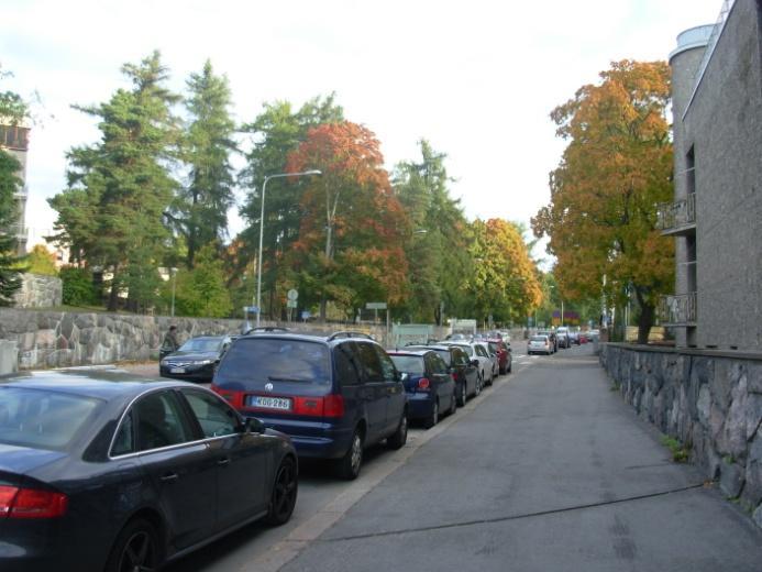 Oikealla: Paciuksenkadun ja Stenbäckinkadun