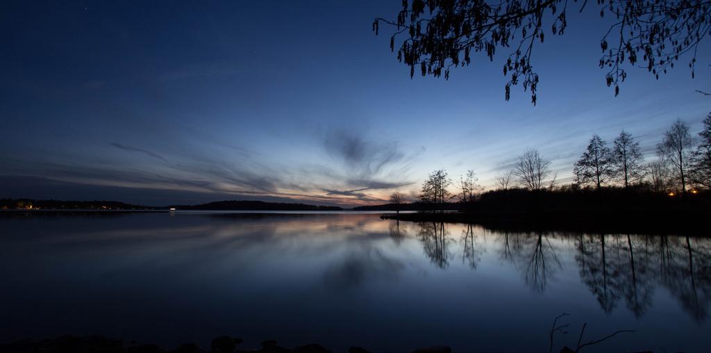 Etelä-Suomen suurin järvi - Lohjanjärvi Lohjanjärvi on Etelä-Suomen suurin järvi ja nykyisin kuntaliitosten myötä Lohjan sisäjärvi. Kaupungin keskusta on aivan järven tuntumassa n.