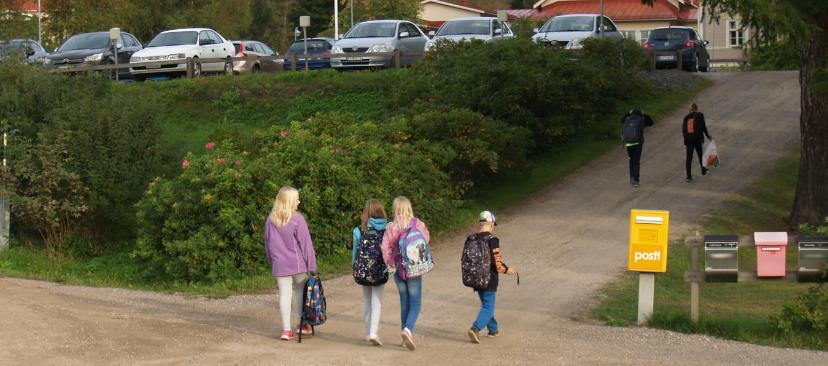 MIKSI KOULUN LIIKENNEJÄRJESTELYIHIN TULEE PANOSTAA?