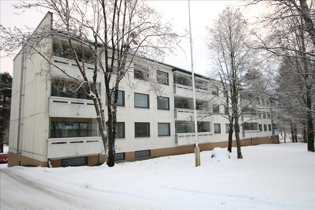 Kiva, ylimmän kerroksen kulmahuoneisto tarjoaa sinulle omaa rauhaa ja hyvät puitteet asumiselle niin sijainnin kuin taloyhtiönkin