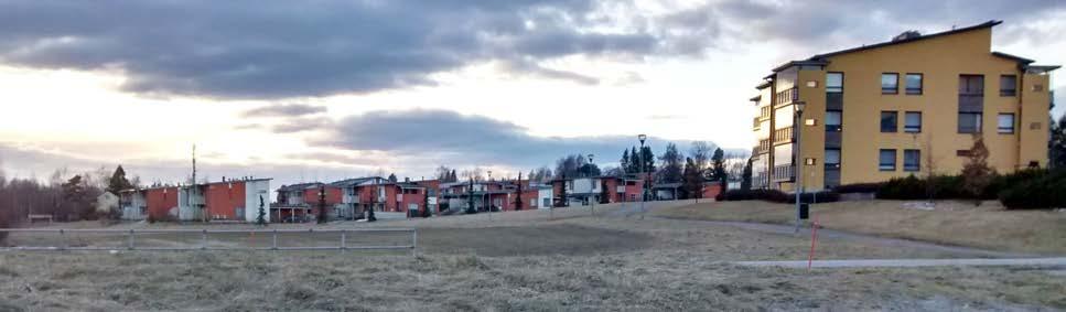 eheyttää sekä varmistaa edellytykset joukkoliikenteen kehittymiselle. Muotialankujan pientaloalue on sovitettu onnistuneesti Vihiojan rinteeseen, avoimen puistoalueen reunalle (yllä).