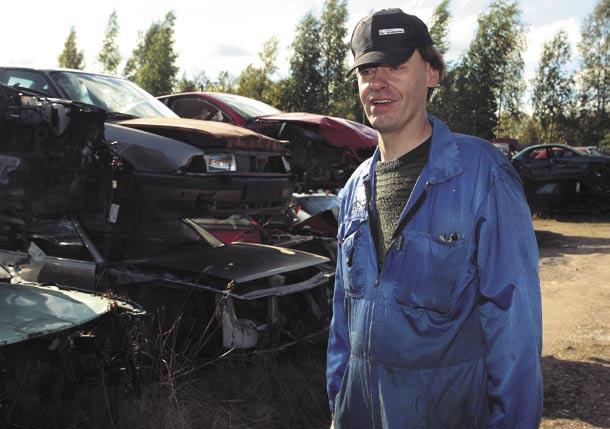 6 PURKAMOUUTISET Nurmon Autopurkaamon pihamaalla on öljynerottelukaivolla varustettu purettavaksi tulevien autojen vastaanottolaatta, joka rakennettiin viitisen vuotta sitten.