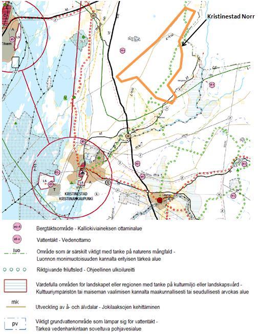 Kuva 12: Ote maakuntakaavasta, johon on merkitty tuulivoimahanke Kristiinankaupunki Pohjoisen aluerajaus. Hankealueen läpi kulkee ohjeellinen ulkoilureitti.