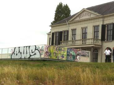BioComb Graffitin ja Liimanpoistaja Vesiohenteinentuote,jokaontarkoitettutöhryjen poistamiseen.