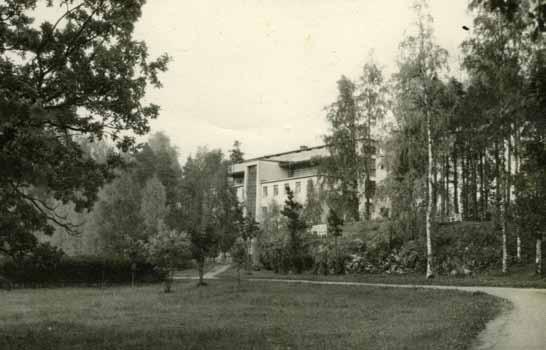 D 1936 Toivo Vakkurin laatima kartta Kellokosken sairaalan alueesta Kuvaus Sairaalan puutarhurin Toivo Vakkurin laatima kartta esittää sairaalan alueen vuoden 1936 asussa.