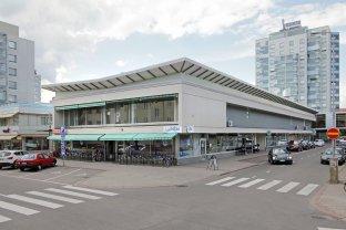 http://tiloja.fi/toimitilat/44521 8. kerros 395 m² http://tiloja.fi/toimitilat/44517 535 m² http://tiloja.fi/toimitilat/180071 810 m² (449/192/169 m²) http://tiloja.fi/toimitilat/30803 1.