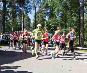 Miesten puolikkaan kiersi ripeimmin nykyään Kalevan Rastia edustava Roope Koskinen ajalla 1.14.47. Hänestä parisen minuuttia jäi Hiisirastin/ Lallien Igor Popov.