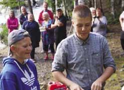 järjestetyt karaoke-tanssit.