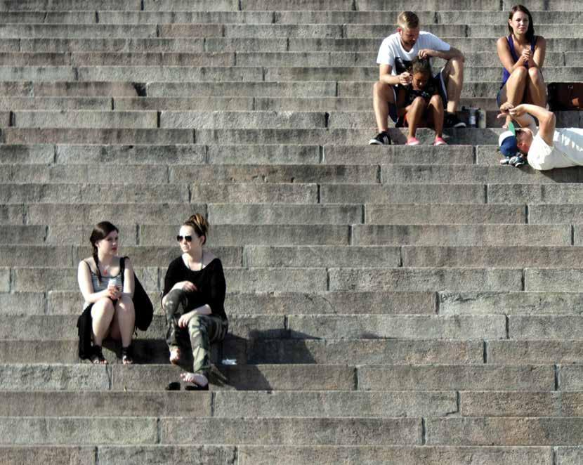 HELSINGIN MAJOITUSTILASTOT 2013 YÖPYMISET Helsingin majoitusliikkeiden yöpymismäärä, 3.264.000, pieneni edellisvuodesta 3,0 %.