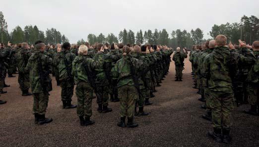 Paraatia komensi Karjalan prikaatin apulaiskomentaja, eversti Pertti Kuokkanen.