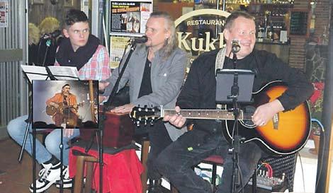 Tilaisuuden hinta on 5 johon sisältyy lasi viiniä ja 3 tapasta. Tervetuloa! Teatteria Kukossa Lauantaina Kukossa saa ison salin ensi-illan Mikko Rasilan uusi monologi Mikko ja seitsemän kääpiötä.