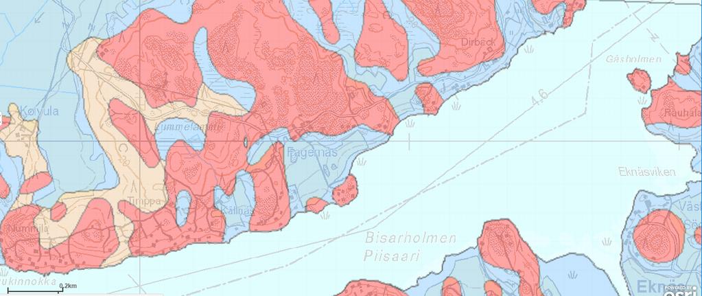 Avokallioita esiintyy korkeimmilla mäkialueilla paljon, mutta niiden reunoilla ja väleissä esiintyy irtainta maa-ainesta. Pelloilla maaperä on pääosin savea. Kivisiä moreenivyöhykkeitä ei juuri ole.