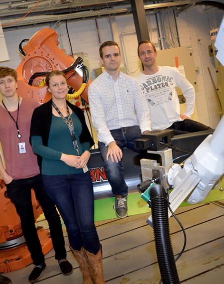 Ihmisen ja robotin luonteva yhteistyö TTY:n professori Minna Lanzin ryhmässä kehitetään ihmisen ja robotin yhteistyötä.