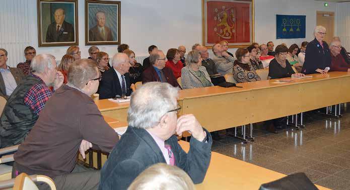 Niiden nyyssäköiden välissä ja lämmössä 6-vuotias Veikkokin teki matkaa ja tarkkaili ympäristöä. Juna pysähtyi joka asemalla, viimeiseksi tuli Koljolan asema.