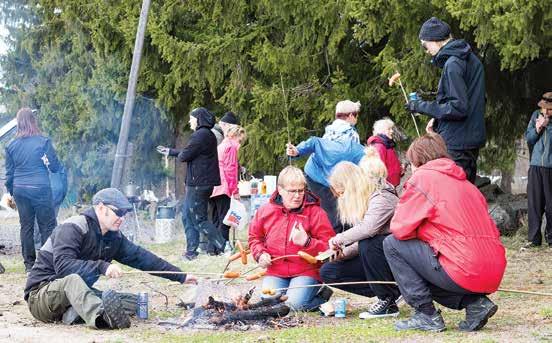 vatkin Ainon tuttuja. Nykyiset asukkaat kutsuivat meidät kotiinsa ja näyttivät kuvia. Albumissa vilahtivat mm.