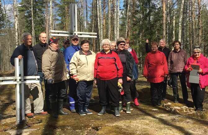 52 yksi puu oli kaatunut tien poikki ja taitava venäläiskuljettajamme busseineen alitti sen työntäen liikkeessä puun auton katolle! Ja ohi päästiin mennen tullen!