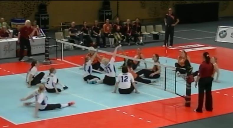 Suomen joukkueen Facebook-sivulla kommentoitiin päivän peliä seuraavasti: Peli Hollantia vastaan päättyi meidän 3-0 (25-15, 25-22, 25-18) tappioon Sariluodon hienosta jalkapassista huolimatta?