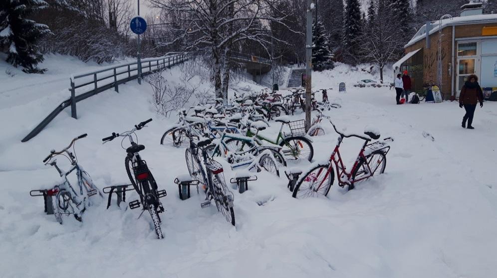 Yksittäisistä kohteista selvästi eniten mainintoja saivat rautatieasema ja linja-autoasema, joille oltiin vailla sekä liityntä- että saattopysäköintipaikkoja.