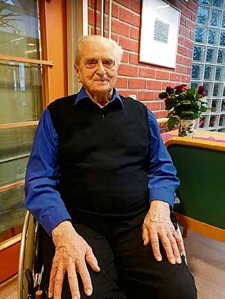 3 SUUR-HALSSILA Hoivatkaa, kohta poissa on veljet. Muistakaa, heille kallis on maa. Telkänpesän palvelukodissa asuu neljä 100 vuotiasta henkilöä.