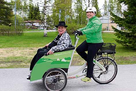 Voit myös säästää ne seuraavaa vuotta varten ja käyttää uudelleen. Muovipussit ja pakkausmuovit Muovit laitetaan joko muovinkeräykseen tai sekajätteeseen.