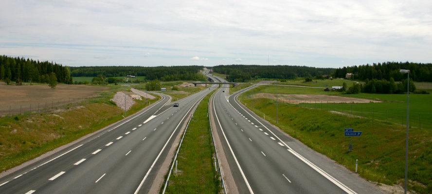 Soveltuvatko ulkomaiset mallit kuvaamaan suomalaista liikennevirtaa? Opinnäytetyö Soveltuvatko ulkomaiset mallit kuvaamaan suomalaista liikennevirtaa?