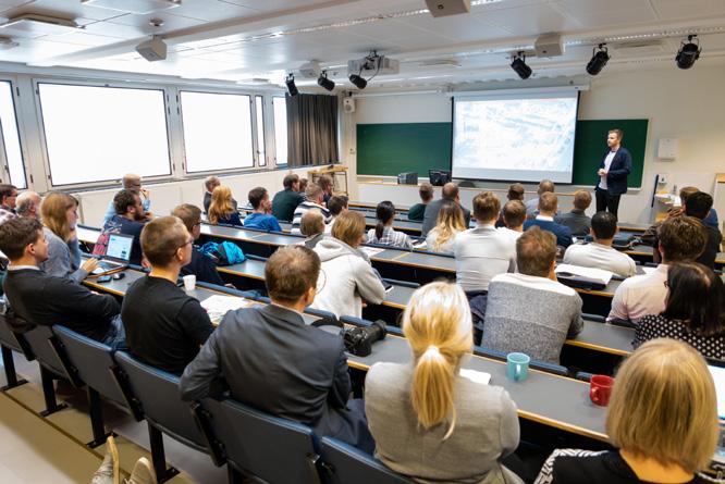 Aalto-yliopiston uusi Geoinformatiikan orientaatiopäivän kuulijoita syksyllä 2017.
