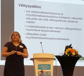 HYVÄÄ VÄLITYSTAPAA Teksti ja kuvat Ari Laitala PÄIVITTÄMÄSSÄ Kiinteistönvälitysalan Keskusliiton järjestämään Hyvän Välitystavan Päivään osallistui 11.10.2017 kolmisensataa alan ammattilaista.