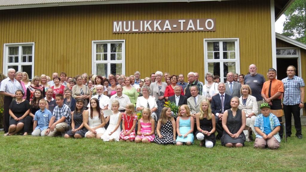 Mulikan 450-vuotisjuhlissa 10.8.2014 oli noin 100 henkeä. Sukujuhlaan oli kokoontunut noin 100 kyläläistä ja Antti Mulikan sukulaista.