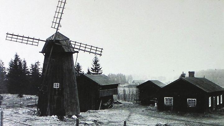 TIETOLAATIKKO KANSALAISYHTEISKUNTA JA KOTISEUTUTYÖ MUSEO MASALAAN 1800-luvun lopussa ja 1900-luvun alussa teollistumisen, kaupungistumisen ja kaupallistumisen seurauksena yhteiskunnan rakenteet