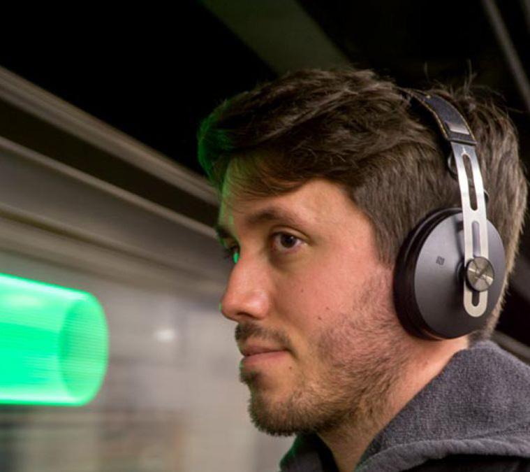 SENNHEISER MOMENTUM WIRELESS LANGATON VASTAMELUKUULOKE Kasvatettu malli Sennheiser Momentum -kuulokkeista on vihdoin täällä.