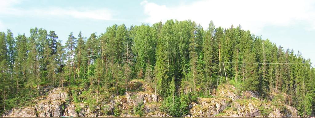 Kuva 12. Nuuksion Pitkäjärvellä voi harrastaa melontaa. Näkymä Solvallan urheiluopiston laiturilta luoteeseen.