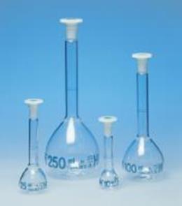 Liuosten valmistus ja säilytys Liuosten valmistus mittapulloon (volumetric flask). Dekantterilasin tai erlenmeyer-kolvin tilavuusasteikko ei ole riittävän tarkka.