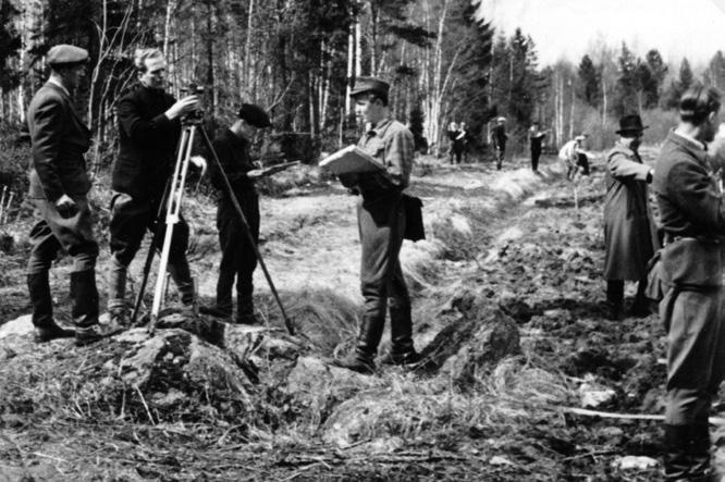 ITSENÄISYYDEN AJAN maanmittaus Jürgen Grönfors Maanmittaushallituksen kartoituskurssi Leppävaarassa 1946.