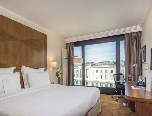 Hotelli Warwick / Geneve **** Loistavalla paikalla Geneven sydämessä, vastapäätä rautatieasemaa ja n. 200 metrin päässä Geneve-järven rannalta sijaitseva hotelli. Buffet-aamiainen.