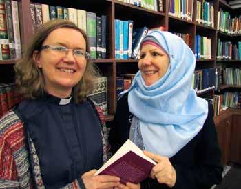 USKONTOJEN MAAILMA Ennakkoluulot kaatuvat moskeija- ja kirkkovierailuilla VUOSAAREN seurakunnan ja Resalat Islamilaisen Yhdyskunnan naiset ovat kokoontuneet muutaman vuoden ajan tapaamaan toisiaan