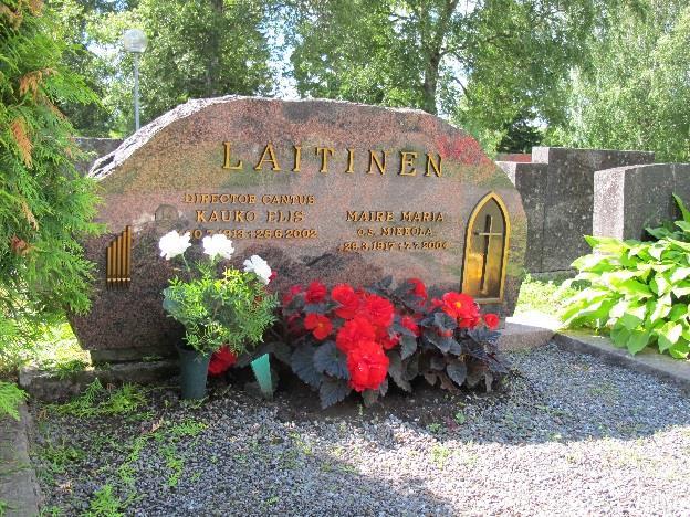 Muita inventoituja olivat Viialan seurakunnan pitkäaikaisen (1943-1983) kanttorin Kauko Laitisen muistomerkki osaston keskiosassa sekä Työtehoseuran toiminnanjohtajan, professori Sipilän muistomerkki