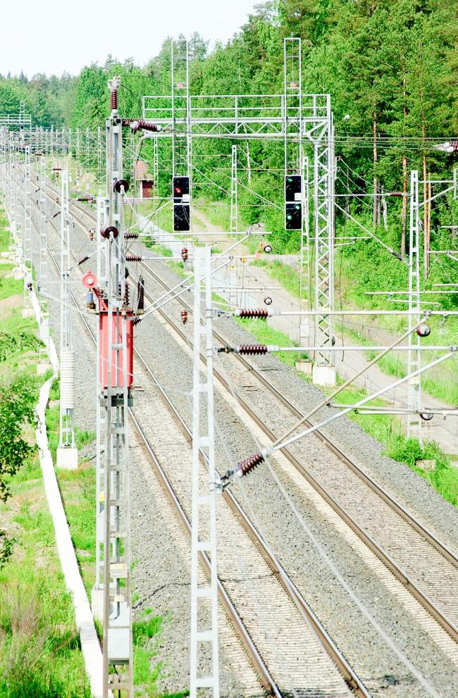 Suomen rautateiden tila 2015 sivu 28 / 31 Sähkövedon osuus ajetuista junakilometreistä Kasvihuonekaasupäästöjen vähentämiseksi liikenteessä on tavoitteena siirtyä käyttämään yhä enemmän