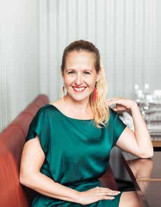 The magazine is read by CEOs and assistants, HR managers and marketing bosses. The core of Evento s content is interpersonal encounters as a means of gaining marketing and advertising influence.