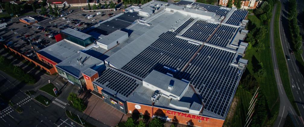 K-citymarket Länsikeskus, Turku - 900kWp (Kesko) Älykäs voimala tuottaa 16% kiinteistön vuosikulutuksesta ja aurinkoisina kesäpäivinä lähes 60% kiinteistön käyttämästä sähköstä.