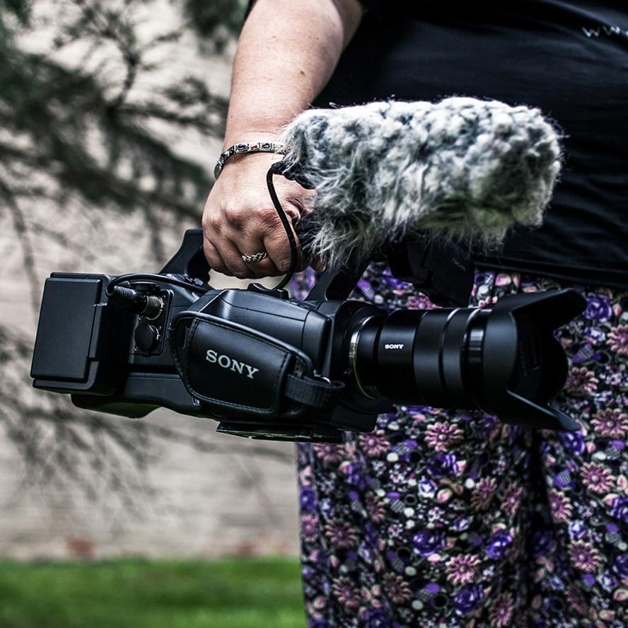 11 13.8.2015 / Teksti: Lena Nelskylä VAPISE HOLLYWOOD, TÄÄLTÄ TULEE PORI! Porilaiset mielenterveyskuntoutujat päättivät tehdä itse elokuvan, koska vain sillä tavalla saa parasta katsottavaa.